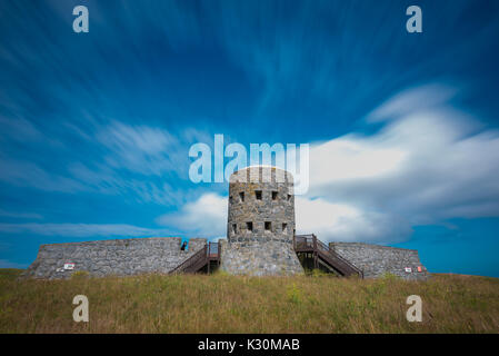 Rousse tower - completamente ristrutturato e accessibile in loop-torre forato originariamente costruito nel XIX secolo per difendere l'isola contro la minaccia di un francese Foto Stock
