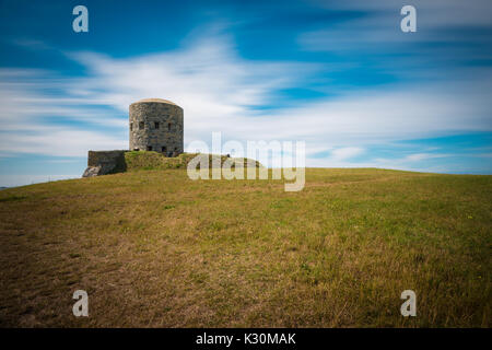 Rousse tower - completamente ristrutturato e accessibile in loop-torre forato originariamente costruito nel XIX secolo per difendere l'isola contro la minaccia di un francese Foto Stock