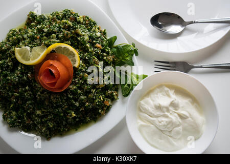 Medio Oriente piatto taboleh, insalata siriano Foto Stock