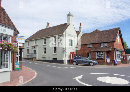 16th Century The Bull Ditchling Pub, High Street, Ditchling, East Sussex, Inghilterra, Regno Unito Foto Stock