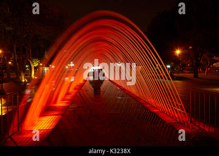 Tunnel di sorprese Fontana al Magic circuito idrico (più grande del mondo complesso fontana), Parco della Riserva, Lima, Perù, Sud America Foto Stock