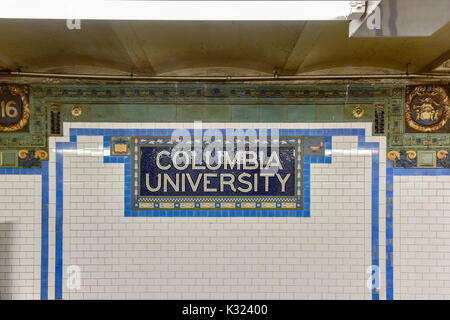 New York City - Agosto 19, 2017: 116Street Subway Station, Columbia University di New York City metropolitana sistema su 1 linea ferroviaria. Foto Stock