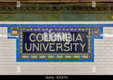 New York City - Agosto 19, 2017: 116Street Subway Station, Columbia University di New York City metropolitana sistema su 1 linea ferroviaria. Foto Stock