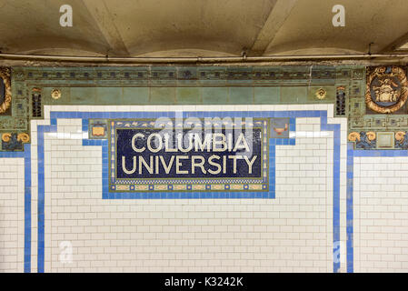 New York City - Agosto 19, 2017: 116Street Subway Station, Columbia University di New York City metropolitana sistema su 1 linea ferroviaria. Foto Stock