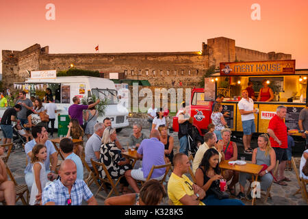 Food Festival del carrello. Fuengirola Castello, Provincia di Malaga. Costa del Sol, Andalusia Spagna meridionale, Europa Foto Stock