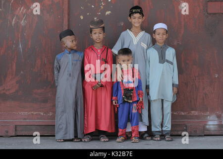 Famiglia vintage 5 fraternità amante sul giorno di Eid Foto Stock