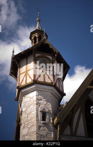 Clock Tower, Place des Cornieres, Castillonnès, Valle del Lot, Francia Foto Stock