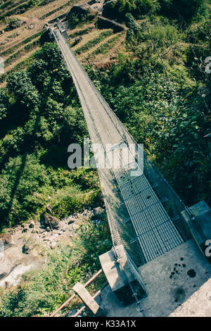 Il Chomrong ponte sospeso, sull'Annapurna Base Camp Trek, Nepal Foto Stock