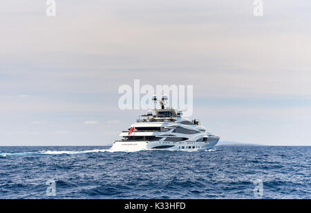 Ibiza, Spagna - 10 Giugno 2017: il 90 Metri di yacht di lusso Cuor di Leone nel mare Mediterraneo. È stato costruito da Benetti Yachts. Proprietario Philip Green. Ibiza, Spa Foto Stock