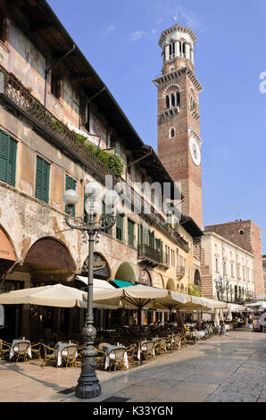 Piazza dei Signori e la Torre dei Lamberti, verona, Italia Foto Stock