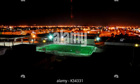 Un campo di calcio di notte di Al Hasa, Arabia Saudita Foto Stock