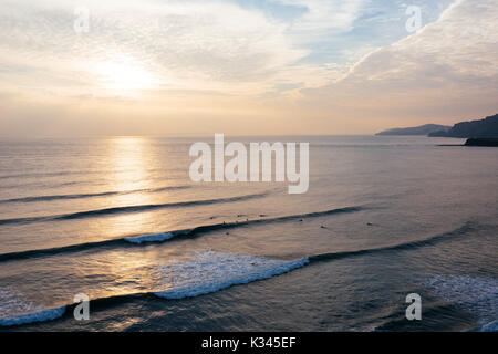 Tramonto su Kimmeridge Bay, Dorset, Inghilterra Foto Stock