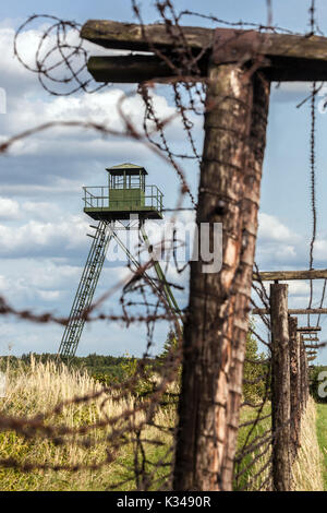 Cecoslovacchia comunismo, ex cortina di ferro, rimane Guerra fredda, Torre di Guardia sui resti della linea di confine della cortina di ferro originale, Cizov Repubblica Ceca Foto Stock