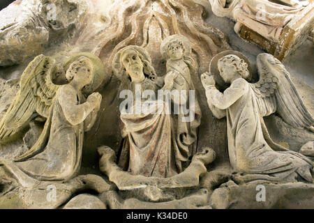 Molto antica statua all'interno di San Mattias chiesa a Budapest, Ungheria Foto Stock