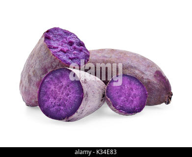 Viola le patate dolci su sfondo bianco Foto Stock