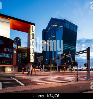 Il Luxor Theatre, Kop van Zuid, Rotterdam, Paesi Bassi Foto Stock