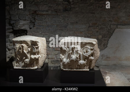 Brescia, Italia, 11 agosto 2017, scultura antica nel museo di rovine romane e di Santa Giulia Foto Stock