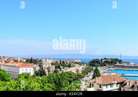 SPLIT, Croazia - 12 July, 2017: tetti di case a Spalato, Croazia. Foto Stock