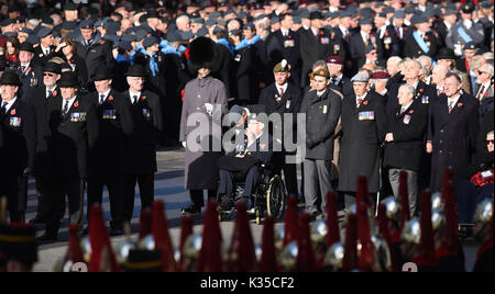 Foto deve essere accreditato ©Alpha premere 079965 13/11/2016 Ricordo domenica il servizio presso il cenotafio in Whitehall, Londra Foto Stock