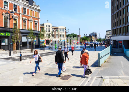 'Navigatore piazza", il nuovo centro pedonale di Archway, Nord di Londra Foto Stock