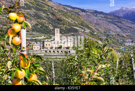 Bellissimo castello di Sarre,valle d' Aosta,l'Italia. Foto Stock