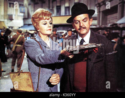 BEDKNOBS BROOMSTICKS E ANGELA LANSBURY, DAVID TOMLINSON data: 1971 Foto Stock