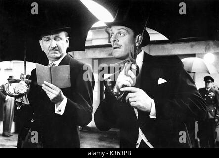 CARLTON BROWNE della F.O. RAYMOND HUNTLEY, TERRY-THOMAS Foto Stock