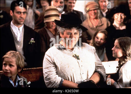 COLD COMFORT FARM MIRIAM MARGOYLES data: 1995 Foto Stock