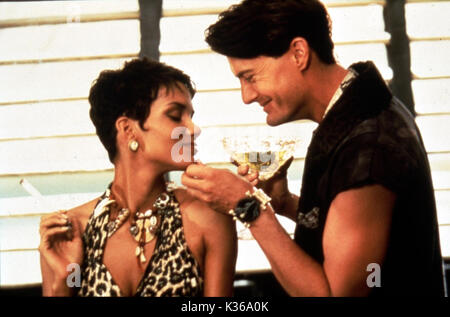 I FLINTSTONES Halle Berry, KYLE MACLACHLAN data: 1994 Foto Stock