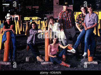 FOOTLOOSE JIM YOUNGS, Sarah Jessica Parker, LORI SINGER, ELIZABETH GORCEY, JOHN LAUGHLIN, CHRIS PENN, Kevin Bacon data: 1984 Foto Stock