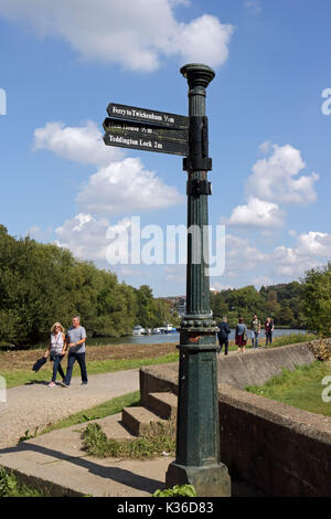 Richmond, SW LONDRA, REGNO UNITO. Il 1° settembre 2017. Un bel giorno per una passeggiata lungo il fiume a Richmond upon Thames, a sud-ovest di Londra. Credito: Julia Gavin/Alamy Live News Foto Stock