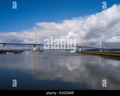 Dh Queensferry attraversando il ponte Forth Firth of Forth nuovo ponte stradale fiume Forth Scozia Scotland Foto Stock