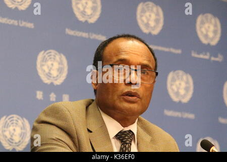 Onu, New York, Stati Uniti d'America. 1 Sep, 2017. Consiglio di Sicurezza delle Nazioni Unite Presidente Tekeda Alemu dell Etiopia informato premere sugli incontri in settembre a fianco di Assemblea generale delle Nazioni Unite. Foto: Matthew Russell Lee/citta' interna premere Credito: Matthew Russell Lee/Alamy Live News Foto Stock