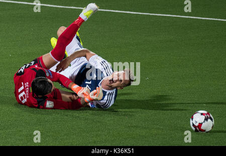 Vilnius, Lituania. 1 Sep, 2017. Ernestas Setkus (L) della Lituania vies con Matt Ritchie della Scozia durante la Coppa del Mondo FIFA Qualifica Europea Gruppo F corrispondenza tra la Lituania e Scozia a LFF Stadium di Vilnius, Lituania, sul Sett. 1, 2017. La Scozia ha vinto 3-0. Credito: Alfredas Pliadis/Xinhua/Alamy Live News Foto Stock