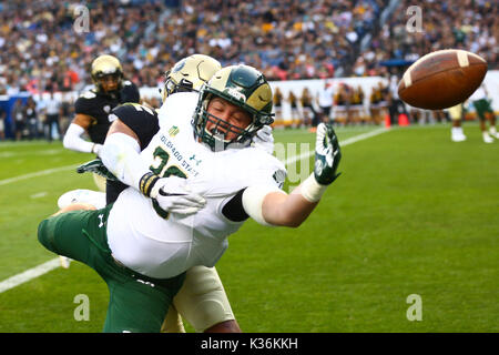 01 settembre 2017: Colorado è stato Dalton Fackrell non può venire con un touchdown fermo contro contro il Colorado nella prima metà del Rocky Mountain Showdown. Foto Stock