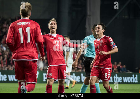 Copenhagen, Danimarca. 01 Sep, 2017. Danimarca Copenhagen - 1 settembre 2017. Christian Eriksen (10) della Danimarca punteggi durante la Coppa del Mondo il qualificatore tra la Danimarca e la Polonia a Telia Parken di Copenaghen. Credito: Gonzales foto/Alamy Live News Foto Stock