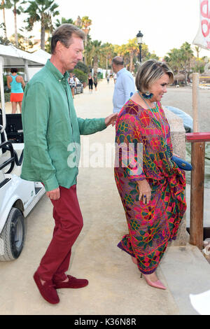 Non esclusivo il Granduca Henri di Lussemburgo e la Granduchessa Maria Teresa durante la celebrazione preboda di Marie Gabrielle Nassau e Antonius Willms in Marbella Venerdì, Settembre 1, 2017 Foto Stock