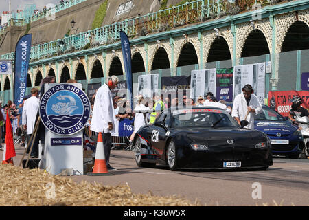 Brighton, Regno Unito. Il 2 settembre, 2017. Un concorrente si prepara a lasciare la linea di partenza del 2017 Brighton nazionale prove di velocità, unità di Madera, Brighton UK Credit: Malcolm Greig/Alamy Live News Foto Stock