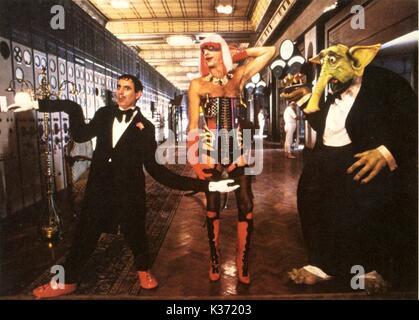 Monty Python's The Meaning of Life (BR1983) L-R, TERRY JONES, GRAHAM CHAPMAN The Meaning of Life dei Monty Python (BR1983) L-R, TERRY JONES, GRAHAM CHAPMAN Foto Stock