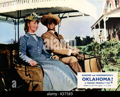 OKLAHOMA! GORDON MacRAE, Shirley Jones A RODGERS E HAMMERSTEIN PRODUZIONE 0033888.JPG OKLAHOMA! GORDON MacRAE UN RODGERS E HAMMERSTEIN PRODUZIONE 0033889.JPG OKLAHOMA! (US1955) GORDON MacRAE 1955 Foto Stock