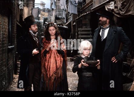 OLIVER TWIST tim curry, CHERIE LUNGHI, RICHARD CHARLES, GEORGE C SCOTT data: 1982 Foto Stock