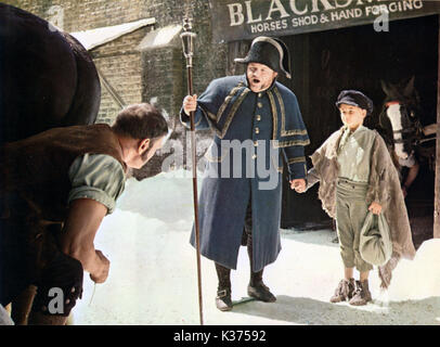 OLIVER! HARRY SECOMBE COME SIGNOR BUMBLE, MARK LESTER data: 1968 Foto Stock