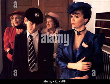 Servizi personali SHIRLEY STELFOX, ALAN BOWYER, DANNY SCHILLER, JULIE WALTERS data: 1987 Foto Stock