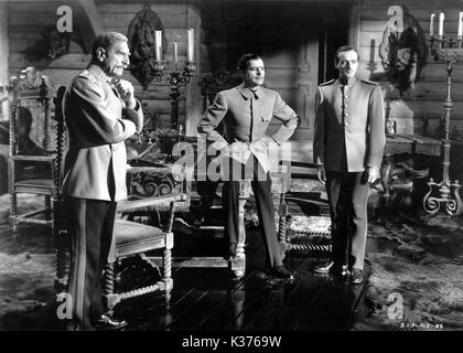 Il prigioniero di ZENDA l-r, C. AUBREY SMITH, Ronald Colman, David Niven Foto Stock