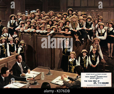 Il puro INFERNO DI ST TRINIANS COURTROOM UN BRITISH LION FILM data: 1960 Foto Stock