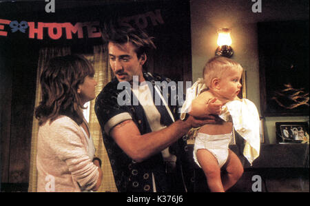 Sollevamento ARIZONA HOLLY HUNTER e Nicholas Cage data: 1987 Foto Stock