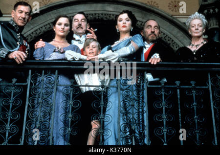 RICHARD III l-r, Ian McKellan, Kate Steavenson-Payne, John Wood, Marco Williamson, Annette Bening, Nigel Hawthorne, Maggie Smith Foto Stock