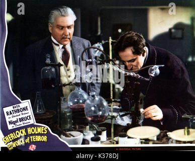 SHERLOCK HOLMES E LA VOCE DEL TERRORE NIGEL BRUCE E BASIL RATHBONE una immagine universale data: 1942 Foto Stock