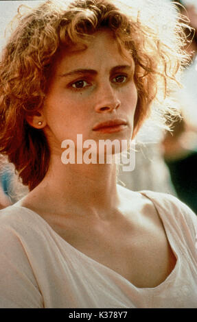 SLEEPING WITH THE ENEMY JULIA ROBERTS REGISTA:JOSEPH RUBEN FILM DISTRIBUITO DALLA 20TH CENTURY FOX SLEEPING WITH THE ENEMY JULIA ROBERTS REGISTA:JOSEPH RUBEN FILM RELEASE BY 20TH CENTURY FOX data: 1991 Foto Stock