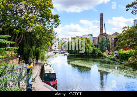 Regent's Canal dalla Danbury Street Bridge, Islington, London, Regno Unito Foto Stock